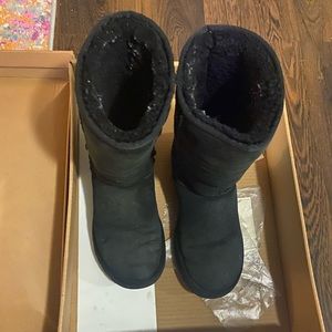 BLACK HIGH UGG BOOTS WITH CLEANING SUPPLY